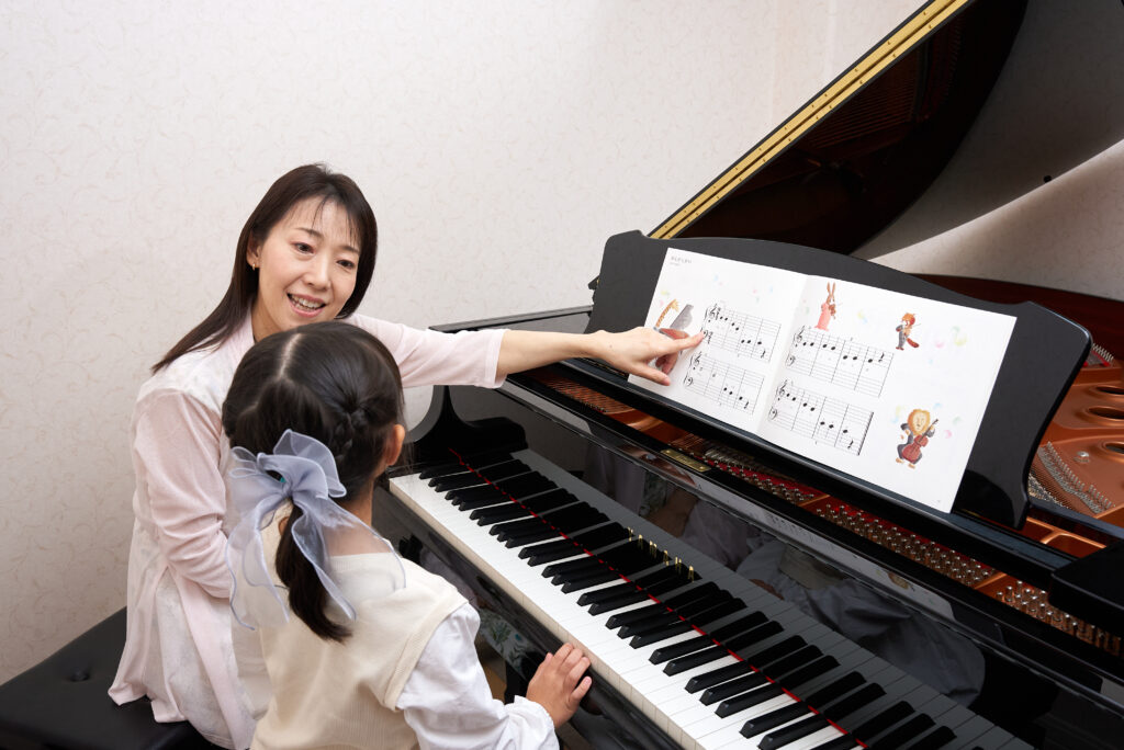 元小学校教師ならではの工夫が詰まった指導｜初めてのピアノでも基礎から楽しく学べる導入レッスン