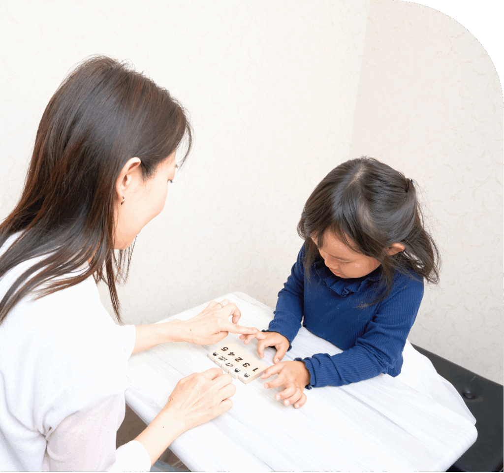 指の基礎練習を楽しく学べるオリジナル教材レッスン｜元小学校教師の工夫が詰まった導入期指導で正しいタッチを身につける